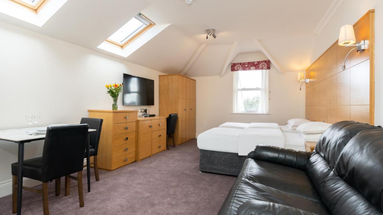 Teddington Lodge Bagian luar foto